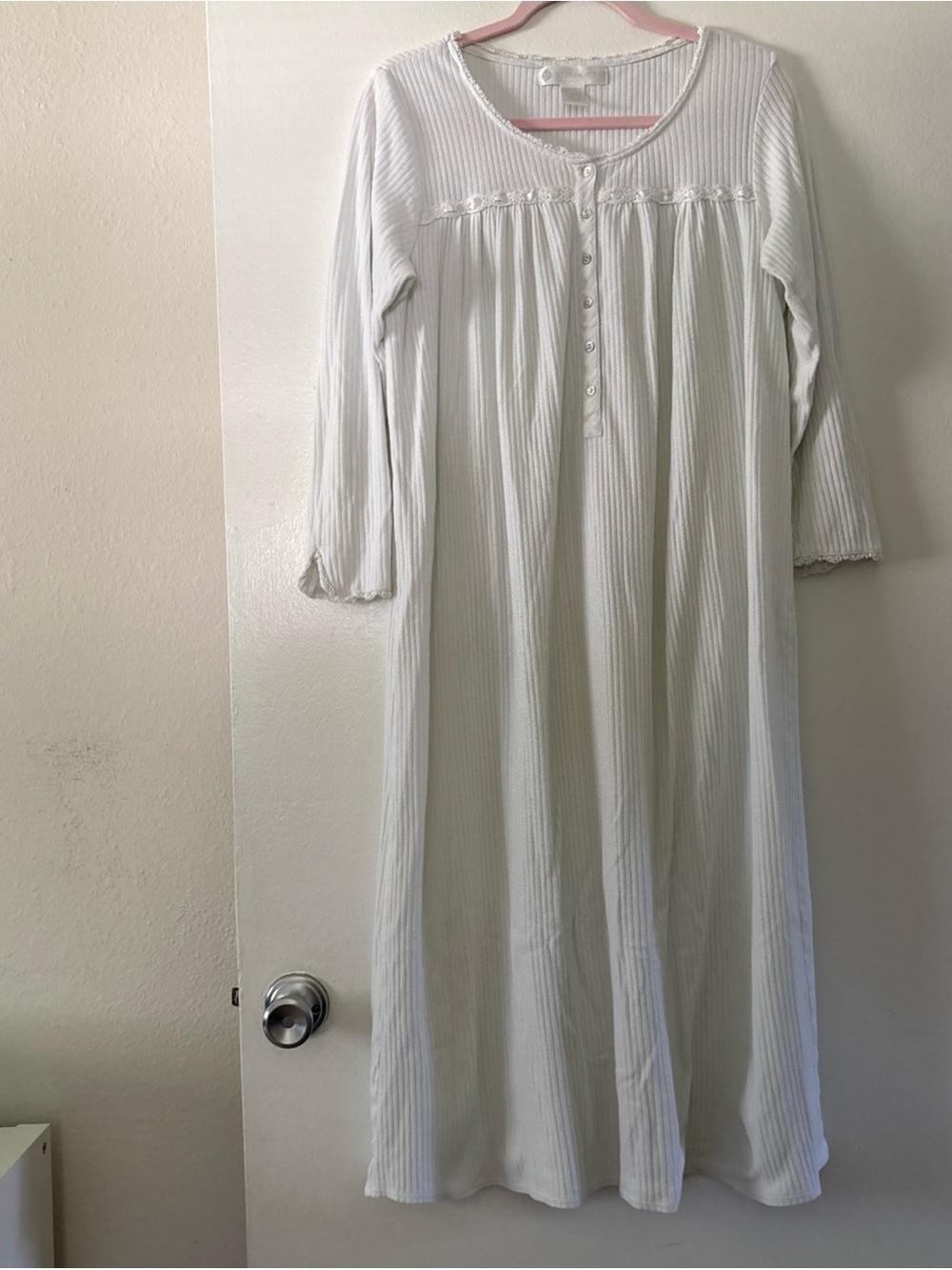 Eileen West soft green Ribbed Long Nightgown with Lace Trim small